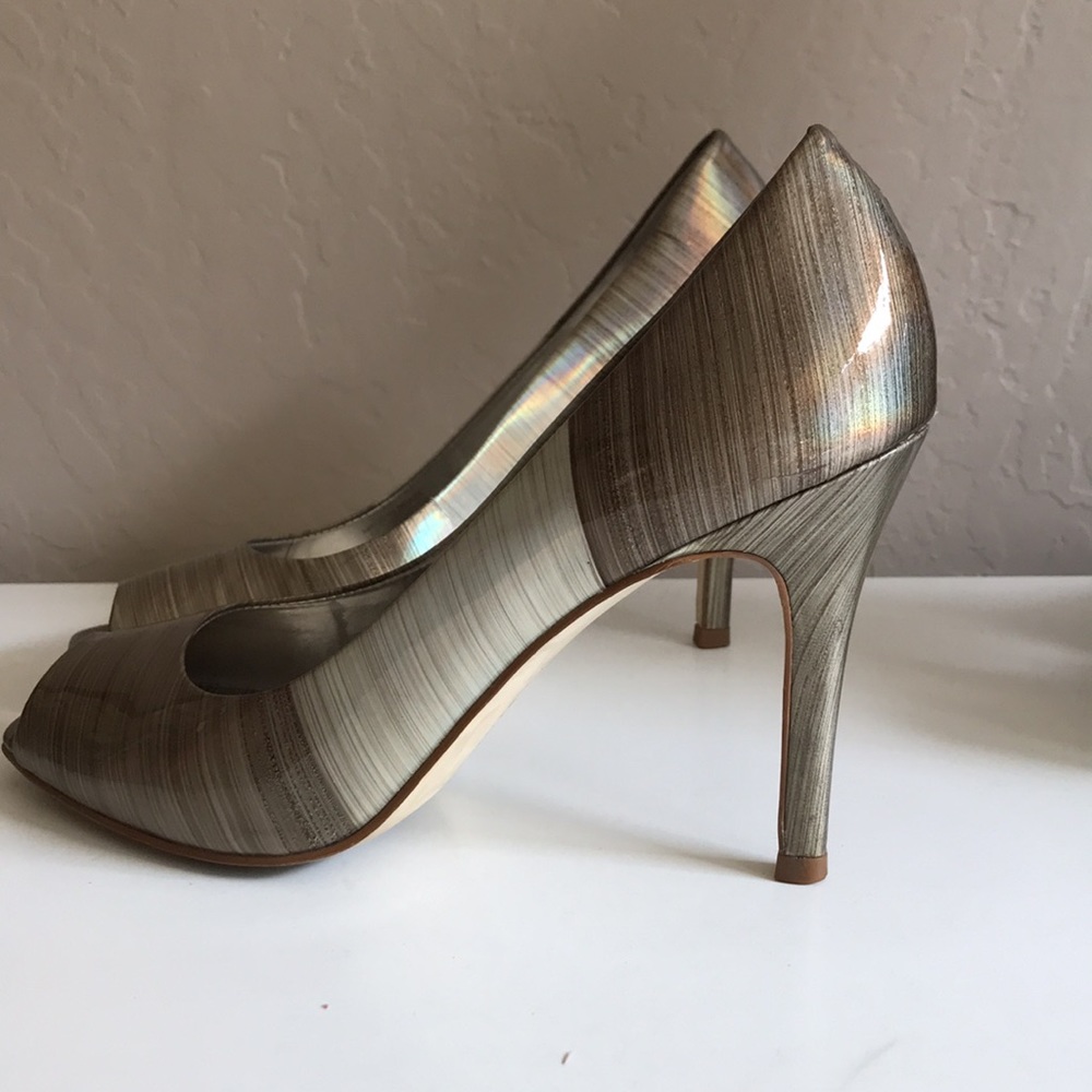 Silver pumps